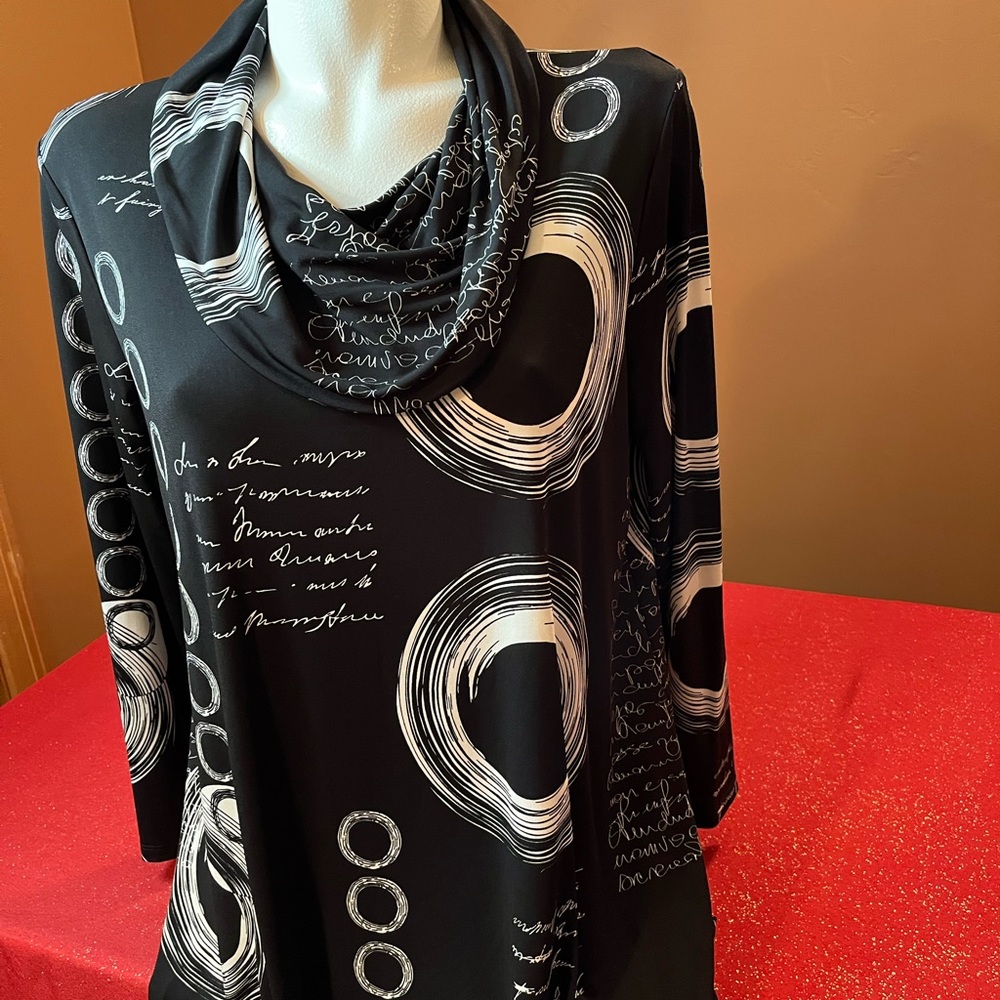 Jess and Jane Black and white Contemporary top